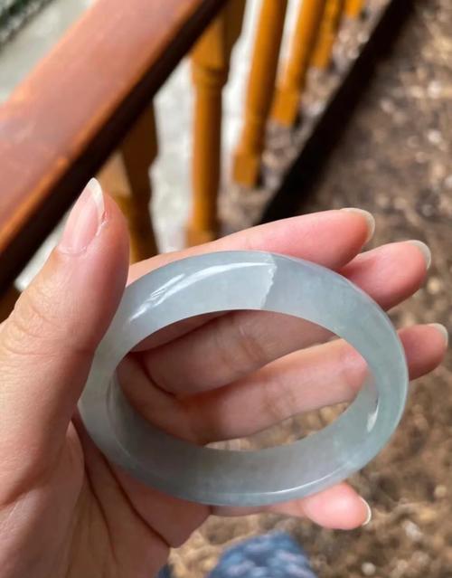 翡翠棉线和裂纹到底怎么分？别再被商家说法误导了